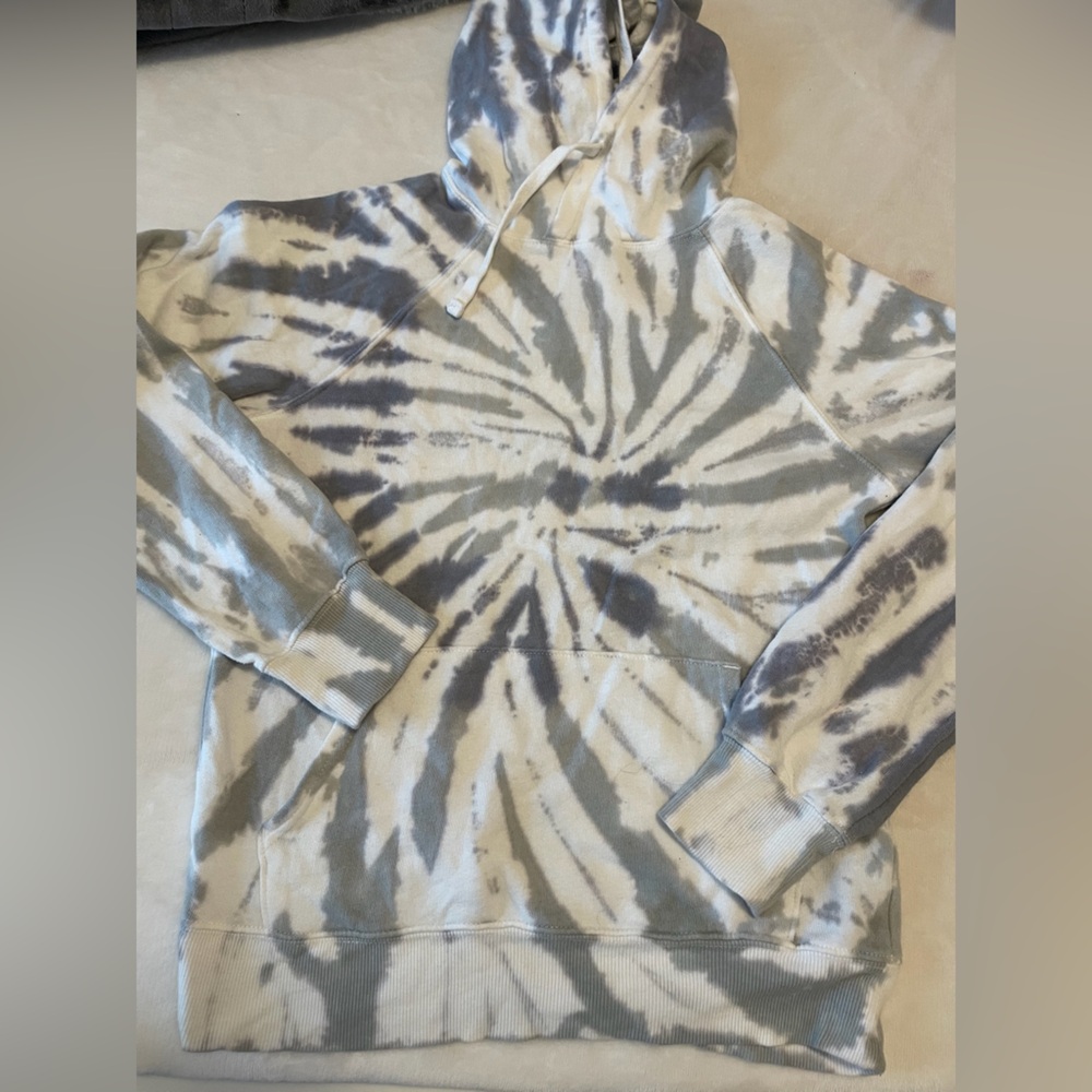 SO Gray and White Spiral Pattern Sweater